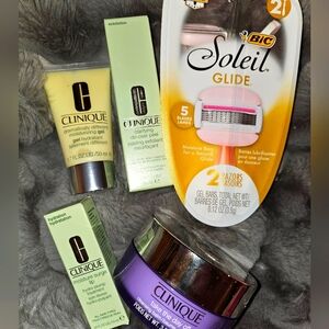 A CLINIQUE set/must haves in your skin regime W/Soliel 5 Blades & Moisture Bars!